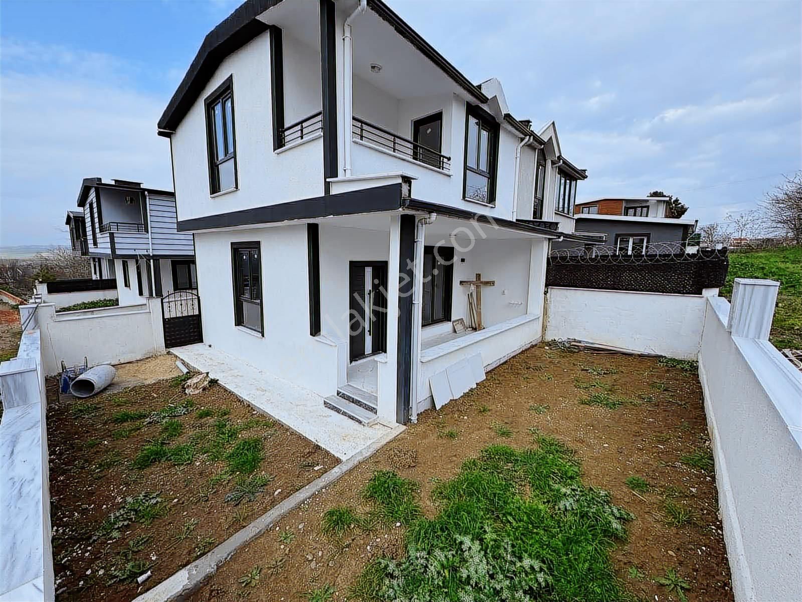 #mega Yapı# Şık Geniş Oturumlu Emsallerinin En Uygunu 2+1