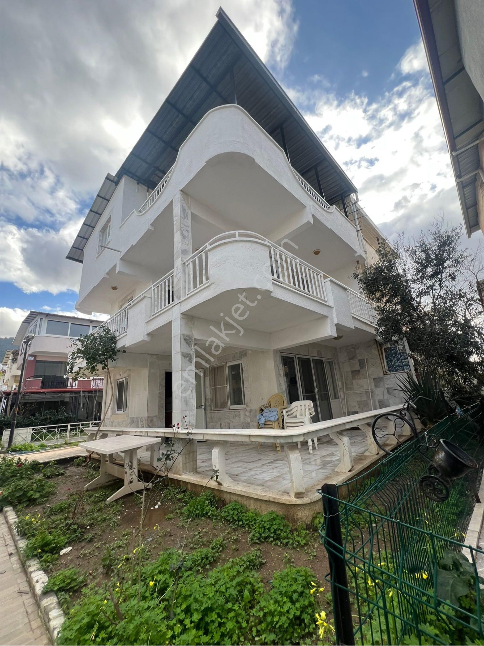Kuşadası Davutlar’da Köşe Konumlu 3 + 1 Villa Satılık Çok Acil - Görsel 32