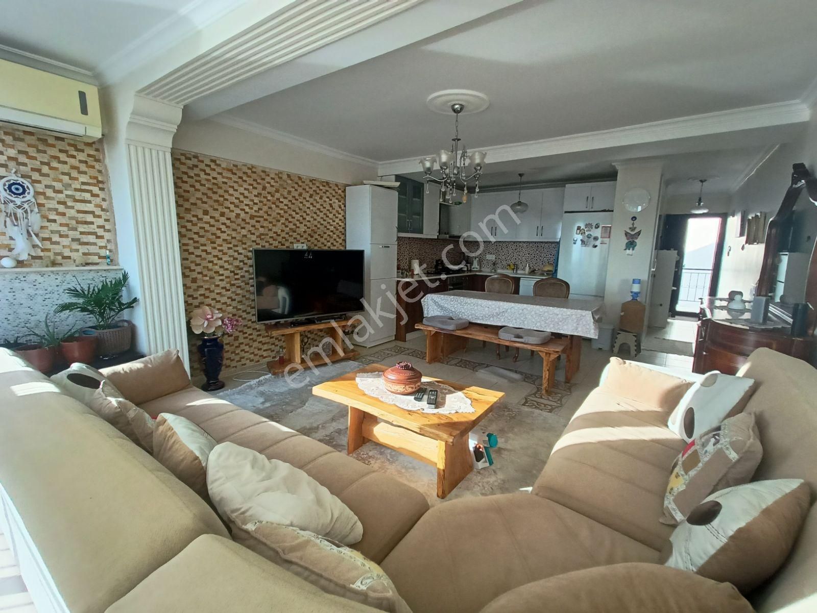 Kuşadası Merkezi Bölgede Marinaya Yakın Manzaralı Dubleks Daire - Görsel 16