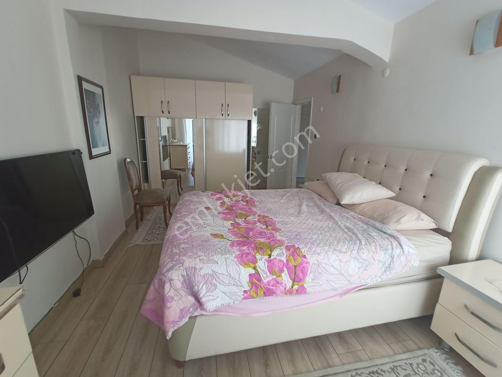 Kuşadası Merkezi Bölgede Marinaya Yakın Manzaralı Dubleks Daire - Görsel 7