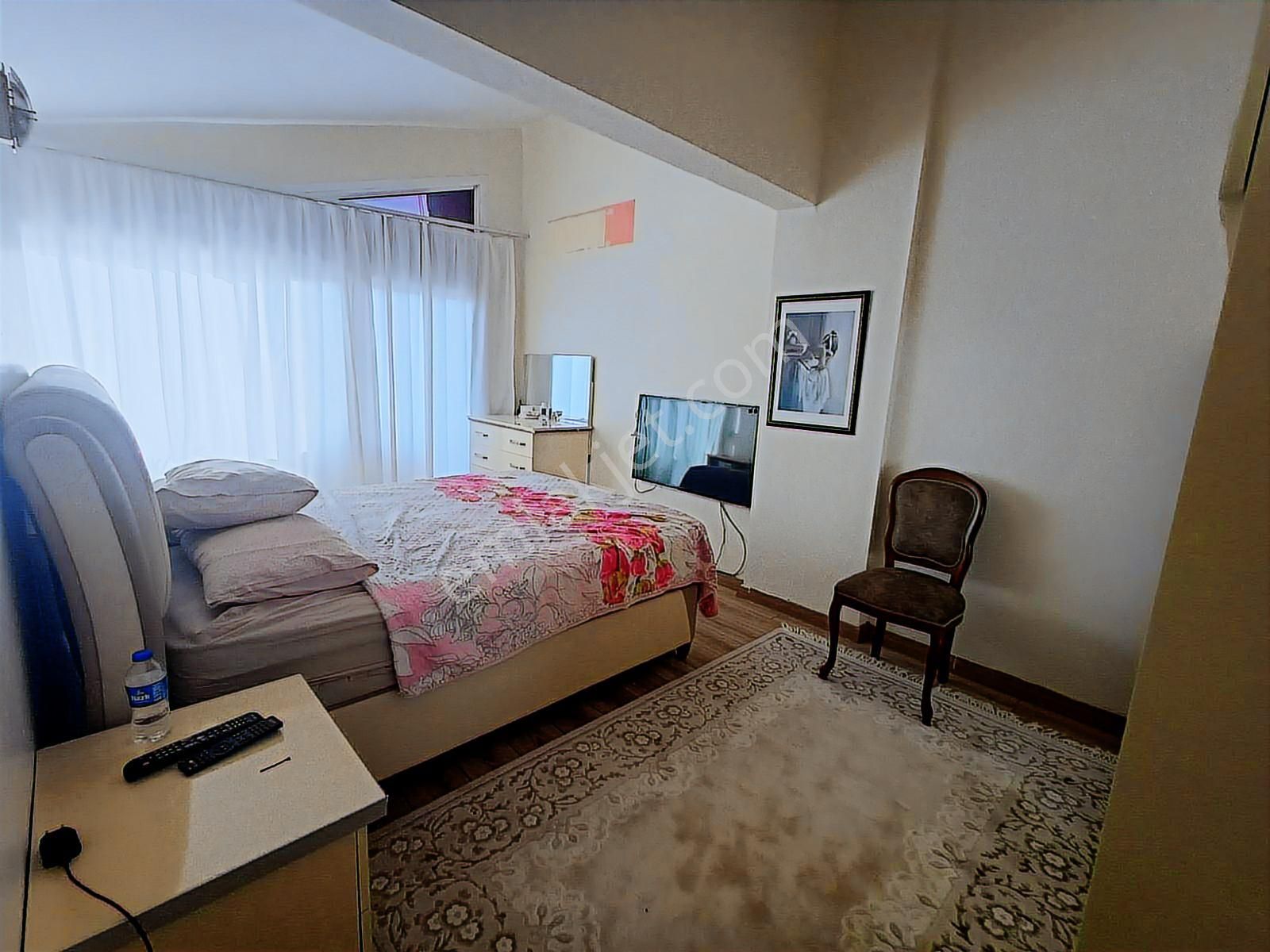 Kuşadası Merkezi Bölgede Marinaya Yakın Manzaralı Dubleks Daire - Görsel 19