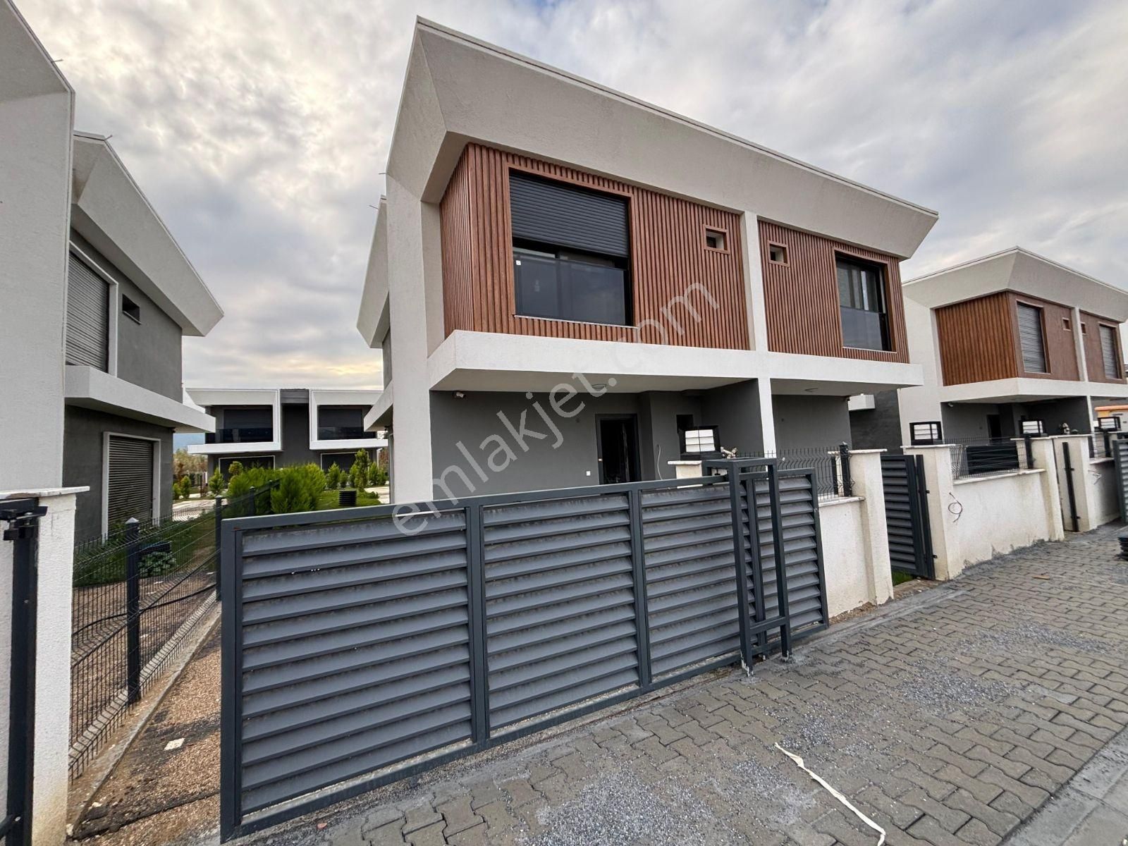 Emsallerin En Uygun Havuzlu Özel Otoparklı 3+1satılık Villası - Görsel 21