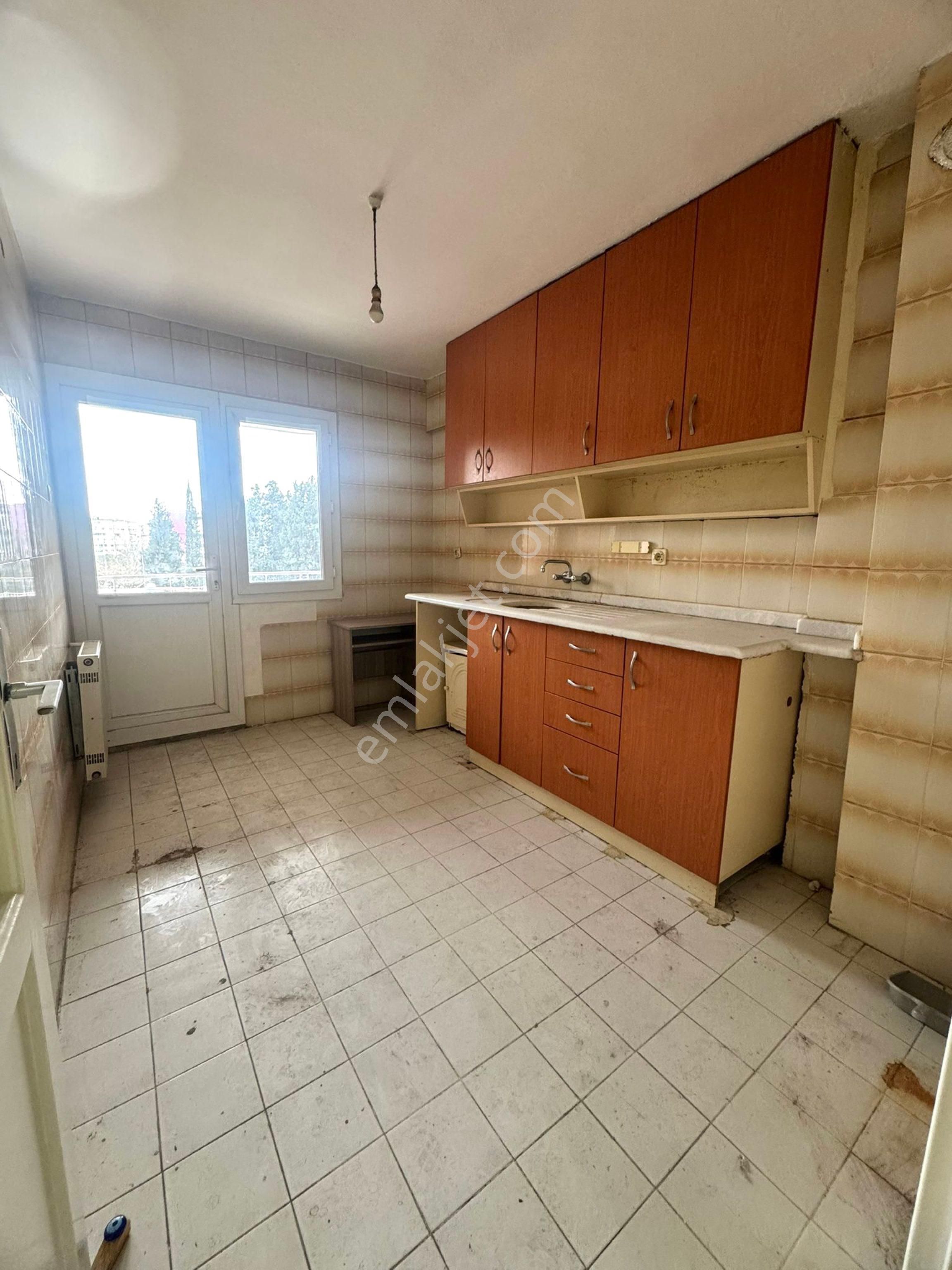 Bornovada Cadde Üzeri 3+1 140m2 Arakat Asansör Otoparklı Daire - Görsel 20