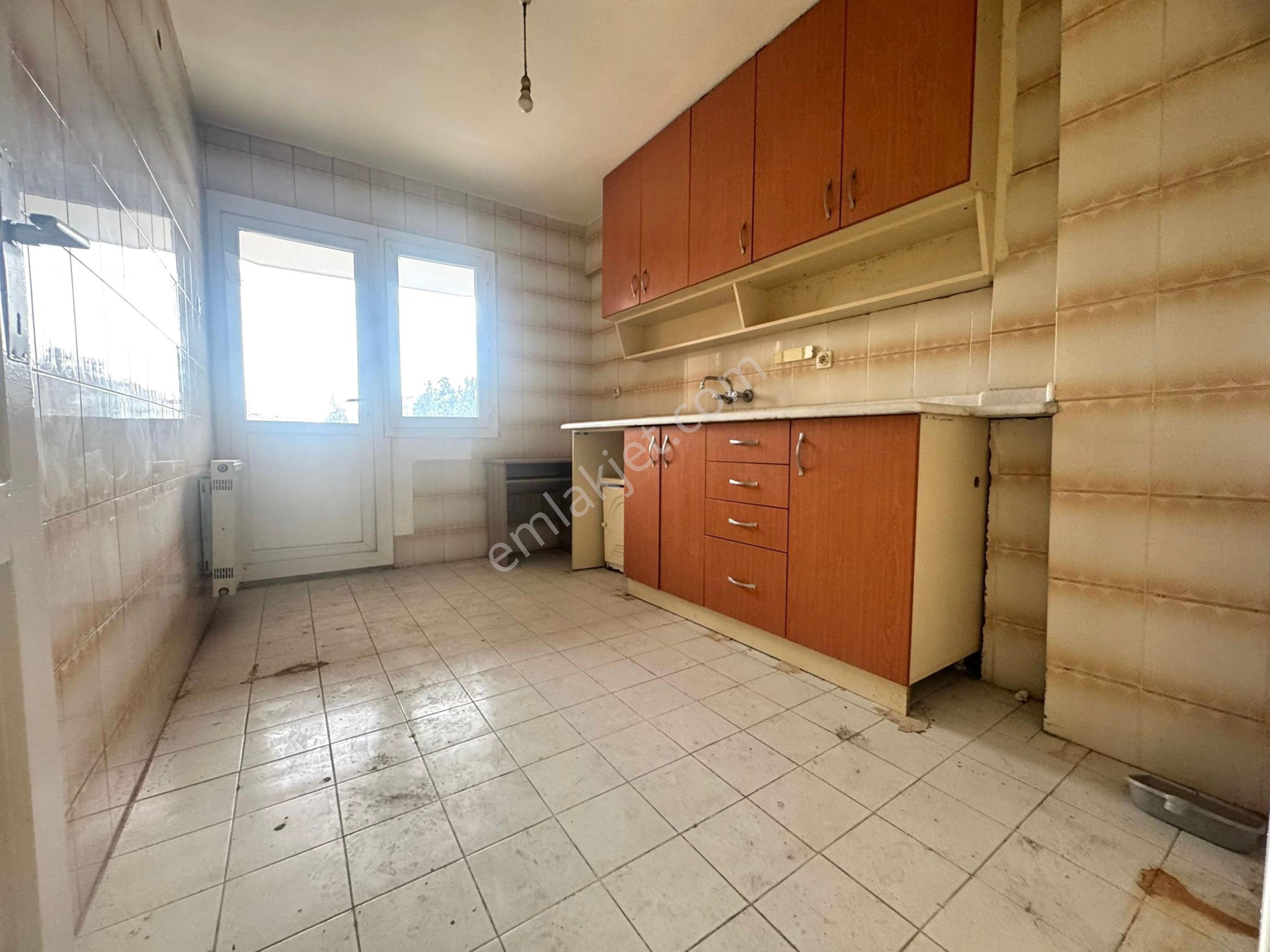 Bornovada Cadde Üzeri 3+1 140m2 Arakat Asansör Otoparklı Daire - Görsel 11