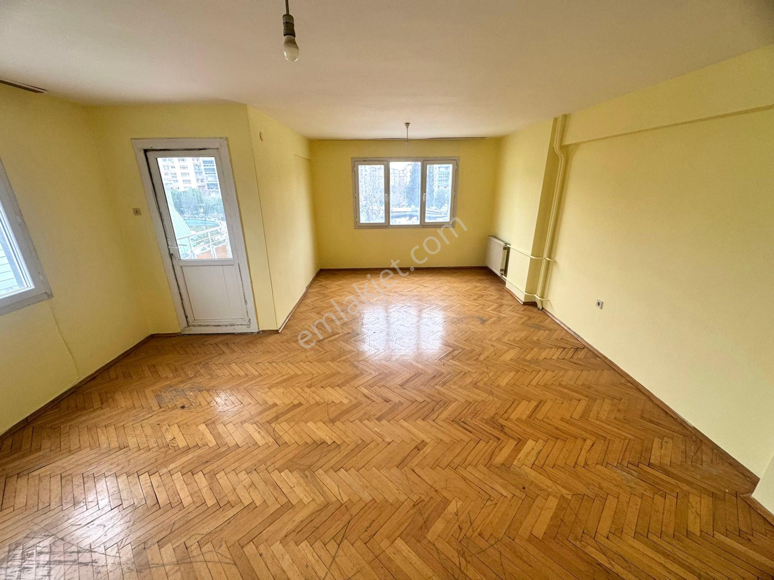 Bornovada Cadde Üzeri 3+1 140m2 Arakat Asansör Otoparklı Daire - Görsel 3