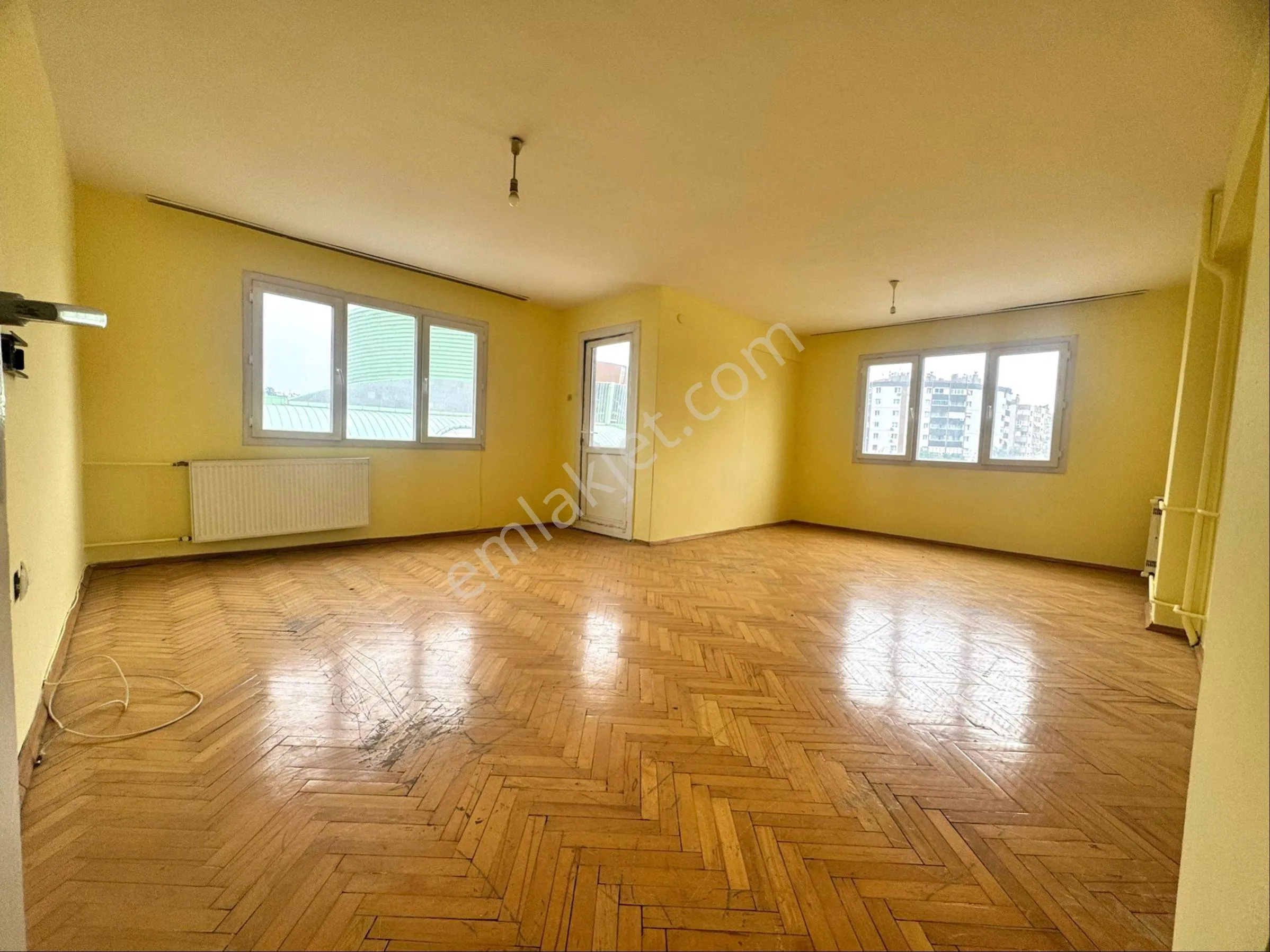 Bornovada Cadde Üzeri 3+1 140m2 Arakat Asansör Otoparklı Daire