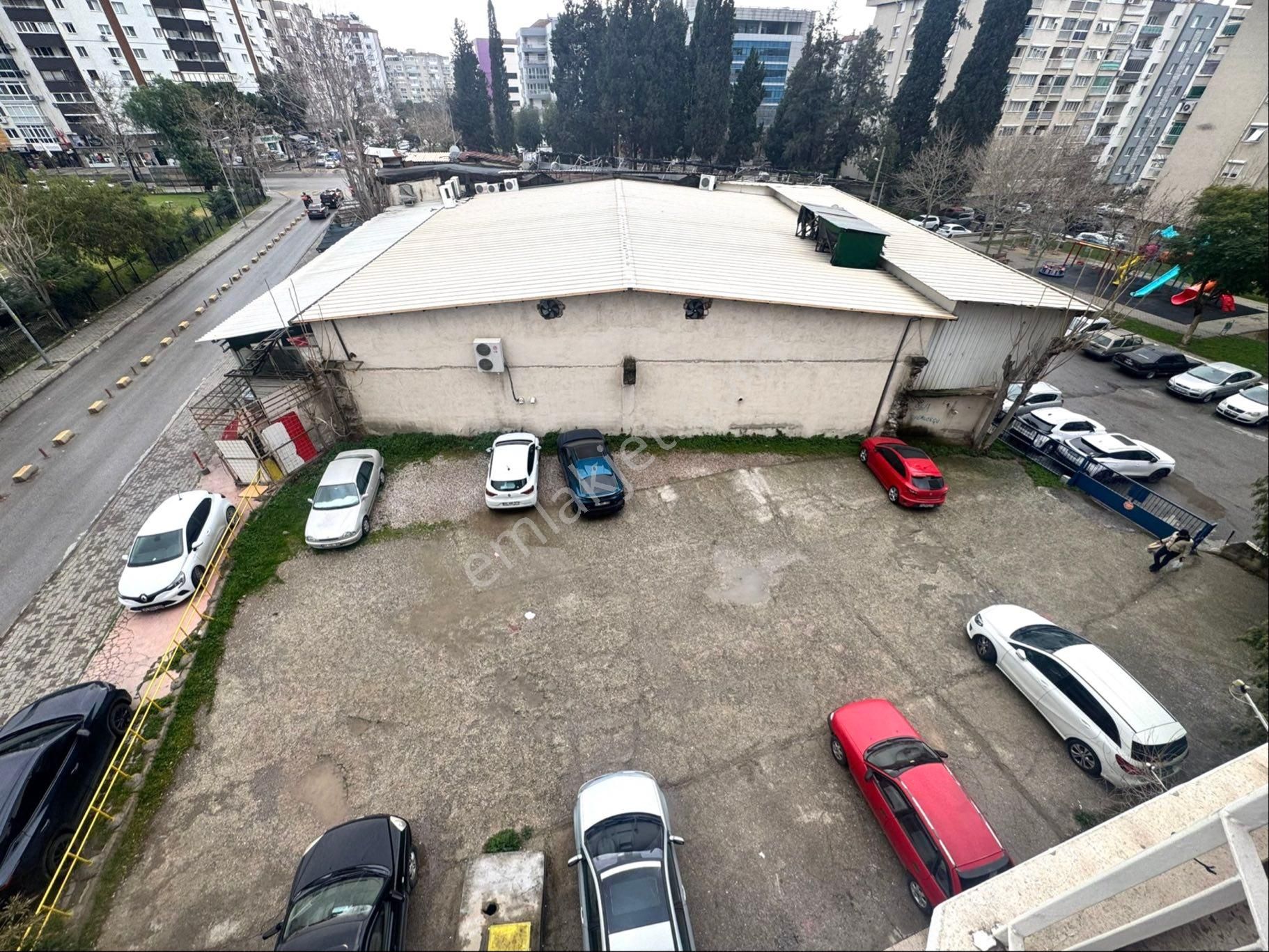 Bornovada Cadde Üzeri 3+1 140m2 Arakat Asansör Otoparklı Daire - Görsel 17