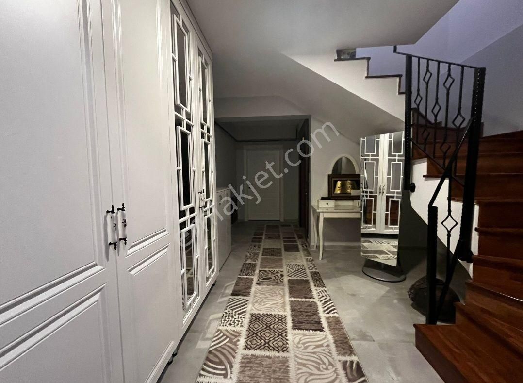 Yunuselı Camlık Caddesınde Satılık 3 Katlı Asansör Lü Villa