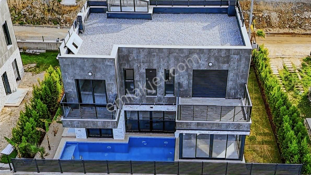 Kuşadası Soğucakta Satılık Deniz Manzaralı Havuzlu Villa - Görsel 31