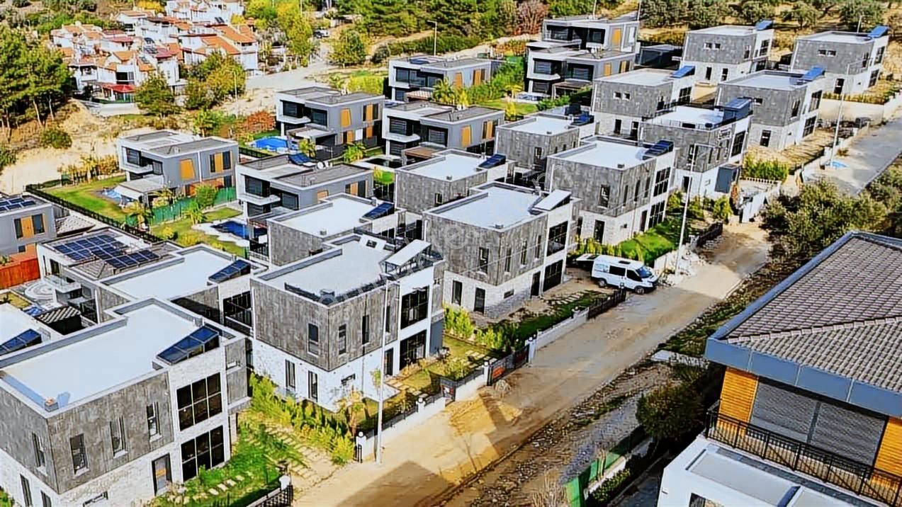 Kuşadası Soğucakta Satılık Deniz Manzaralı Havuzlu Villa - Görsel 35