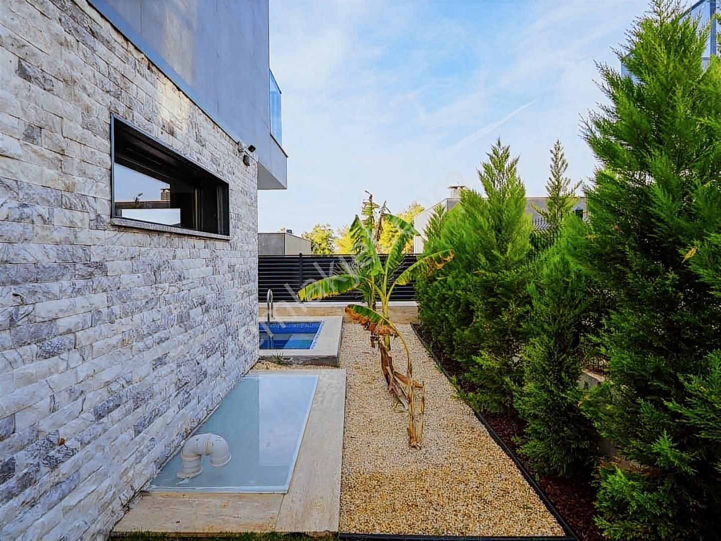 Kuşadası Soğucakta Satılık Deniz Manzaralı Havuzlu Villa - Görsel 3