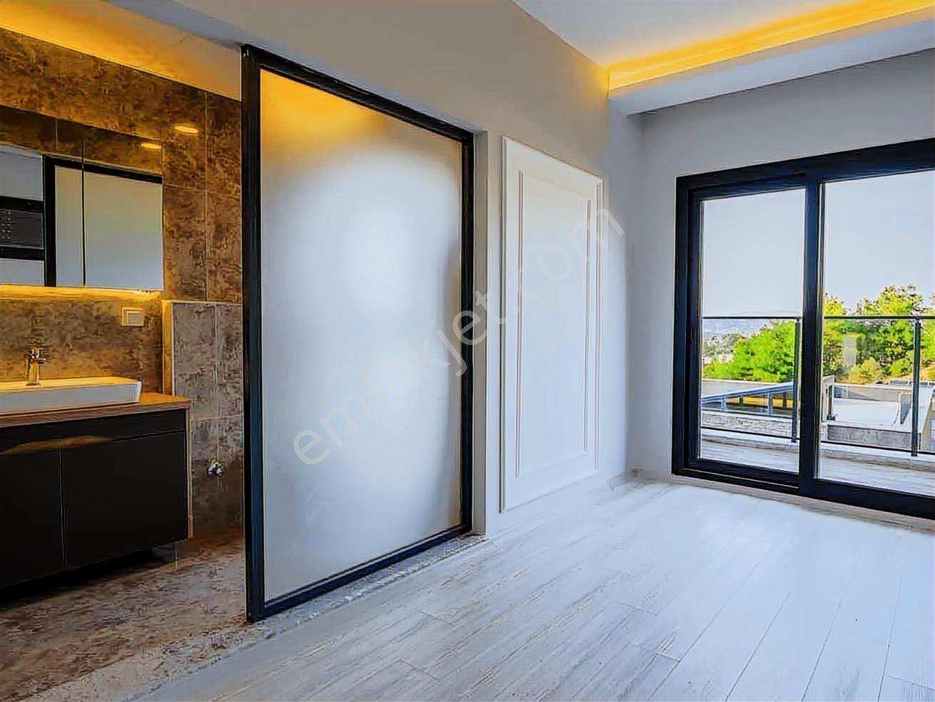 Kuşadası Soğucakta Satılık Deniz Manzaralı Havuzlu Villa - Görsel 15