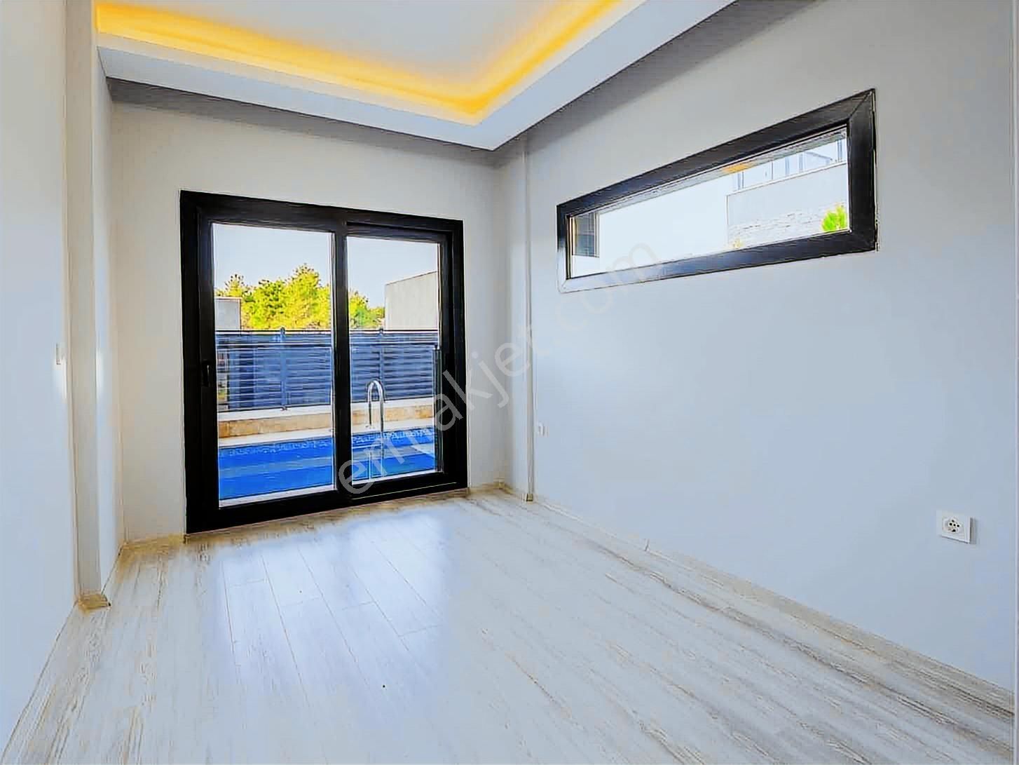 Kuşadası Soğucakta Satılık Deniz Manzaralı Havuzlu Villa - Görsel 19