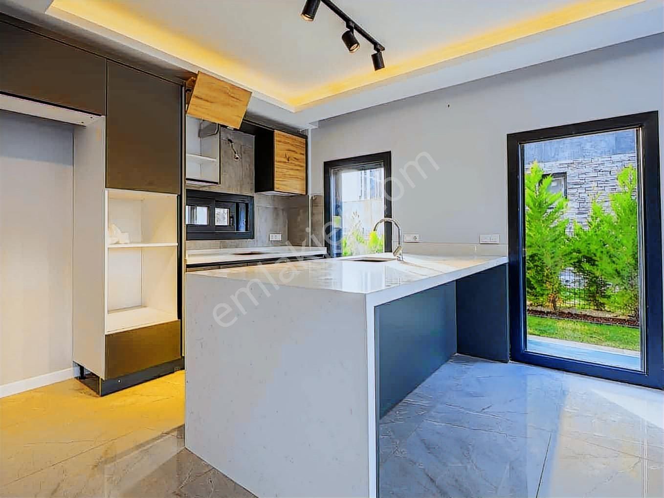 Kuşadası Soğucakta Satılık Deniz Manzaralı Havuzlu Villa - Görsel 20