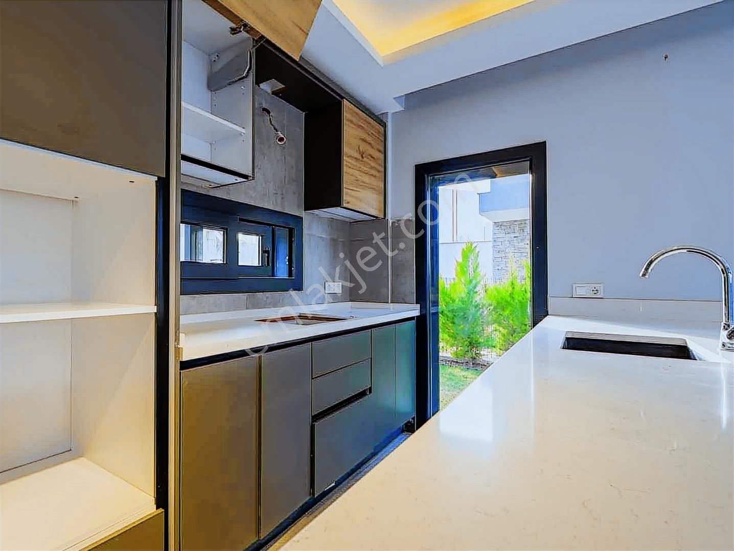 Kuşadası Soğucakta Satılık Deniz Manzaralı Havuzlu Villa - Görsel 26