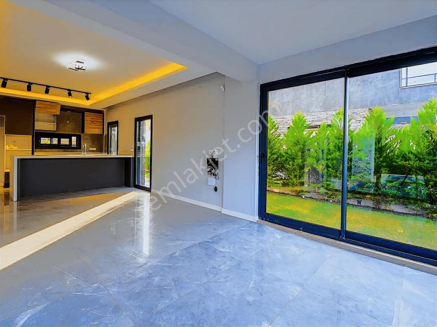 Kuşadası Soğucakta Satılık Deniz Manzaralı Havuzlu Villa - Görsel 5