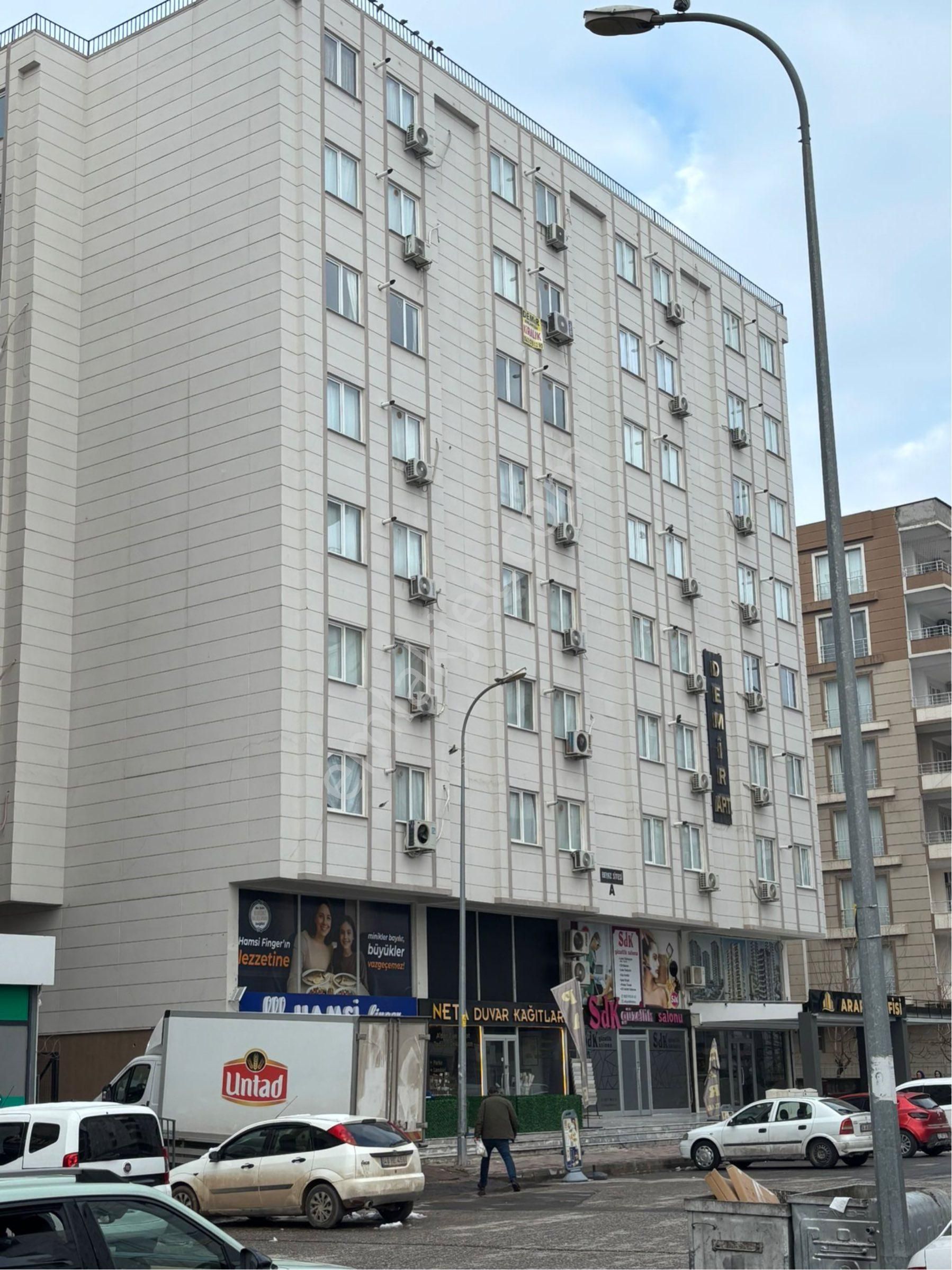 Karşıyakada Kiralık Full Eşyalı 1+1 Daire