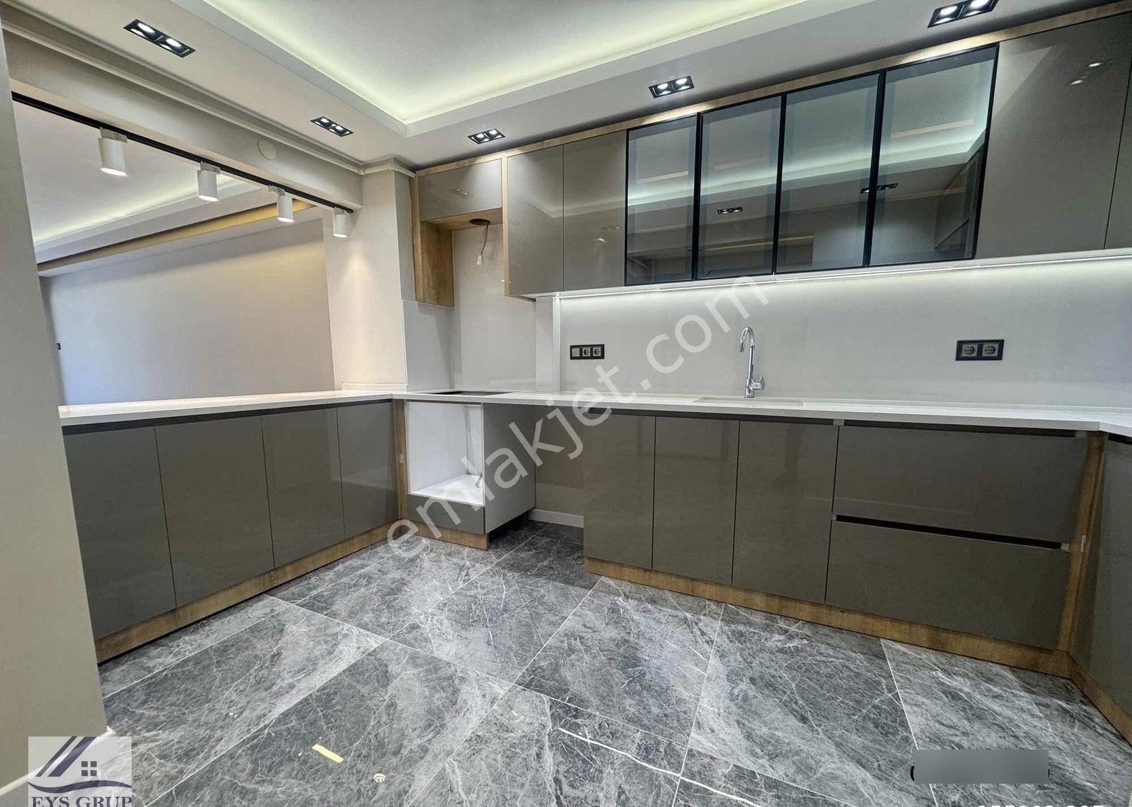 İnönü Caddesi Göztepe Metro Ykn. 3+1 Lüks 155m2 Deniz Manzaralı - Görsel 30