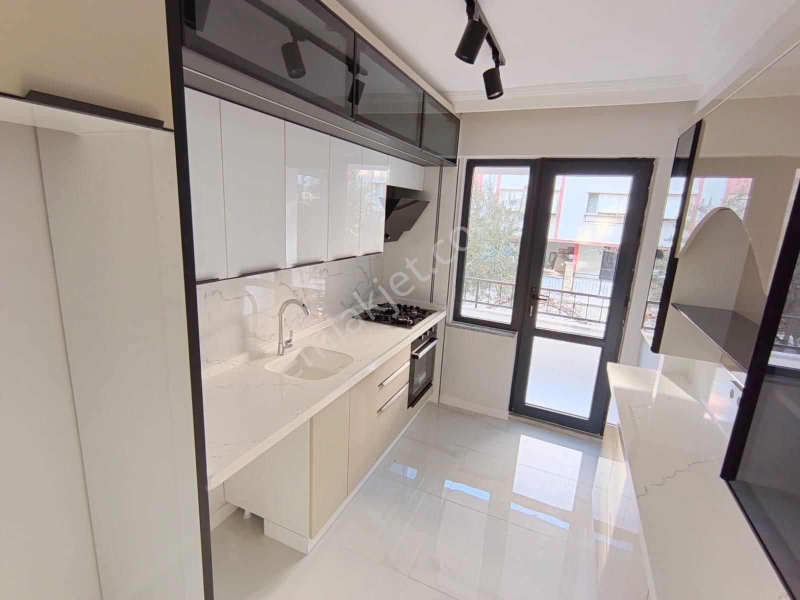 Altınkum'da Site İçi 3+1 Ön Cephe Denize Yakın Şık Tasarımlı - Görsel 35