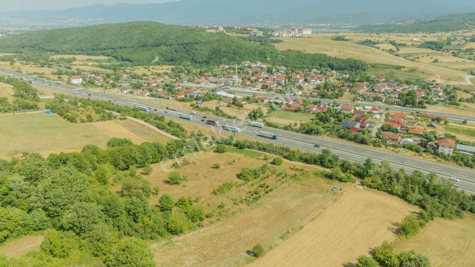 Yumrukaya Köyü Göl Manzaralı Satılık Tarla - Görsel 17