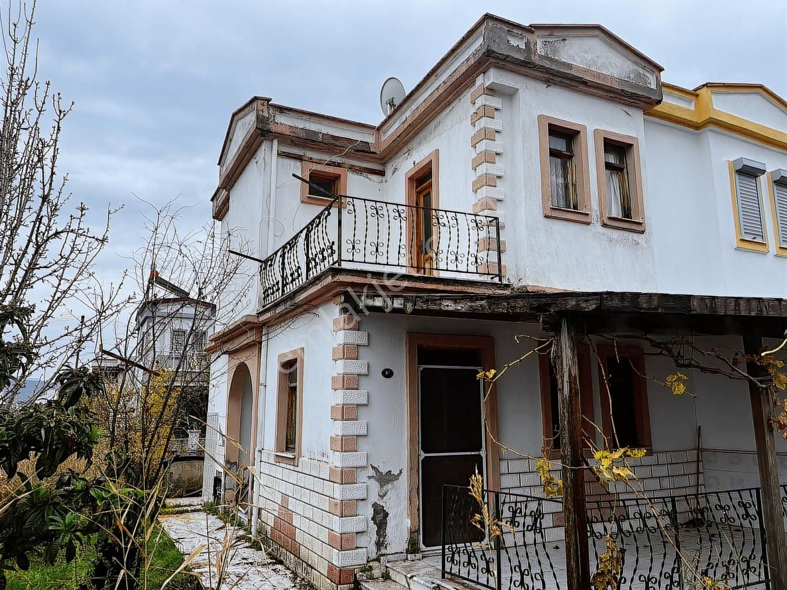 Borsem'den Dikili Merkez'de Satılık Villa