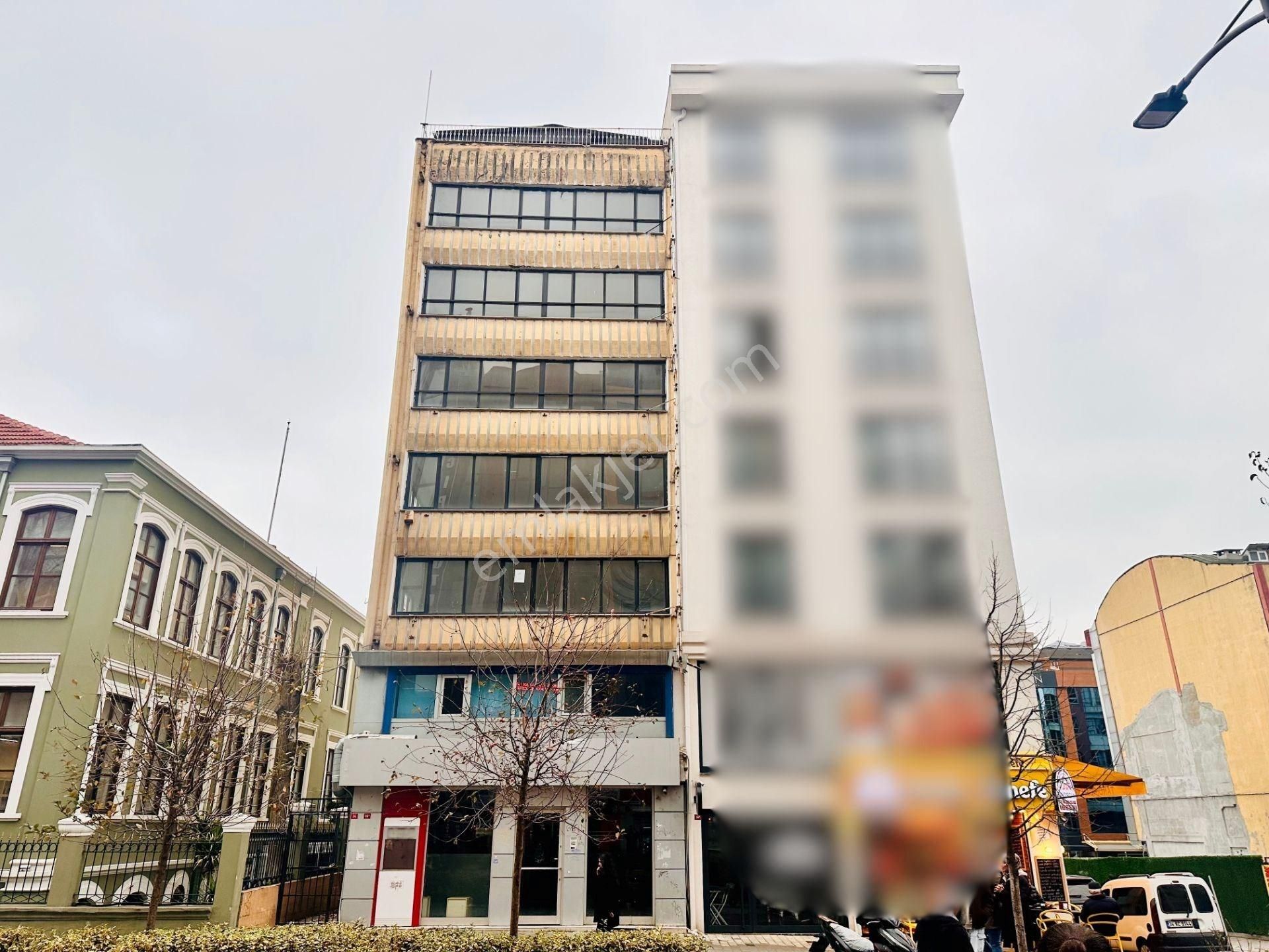 Bakırköy İstanbul Caddesinde Satılık Bina