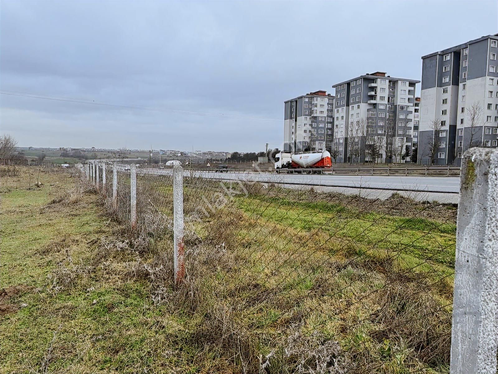 Çerkezköy Saray Asvaltına Cephelı Mükemmel Konumda Tarla