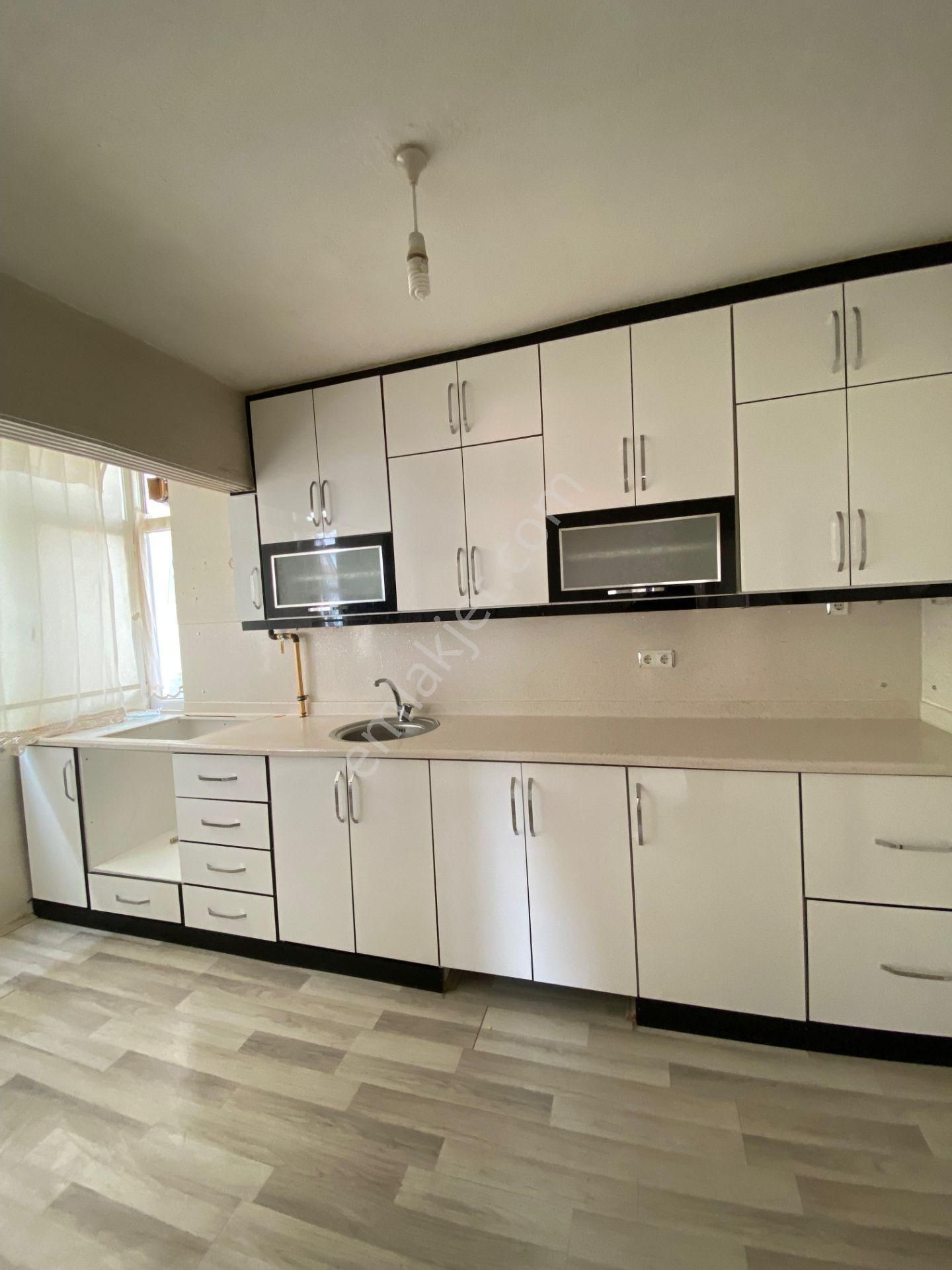 Sücüllü Emlaktan Satılık Ö. Park Hastanesi Yakınında Müstakil 2 Katlı Ev