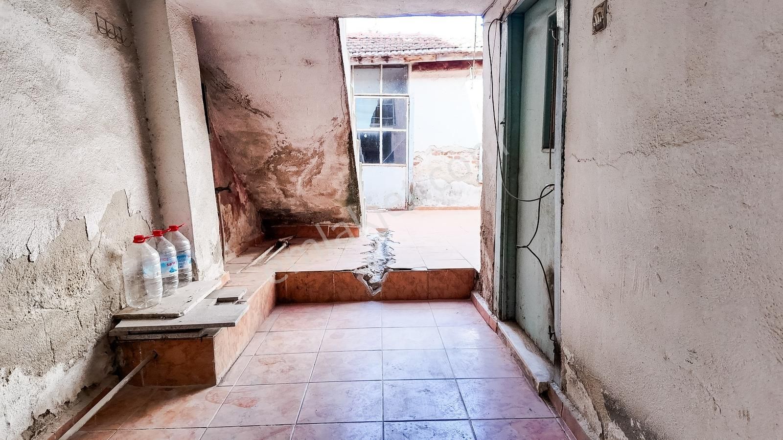 Milas Firuzpaşada Avlulu 2 Katlı Müstakil Ev Ve Arsa - Görsel 5