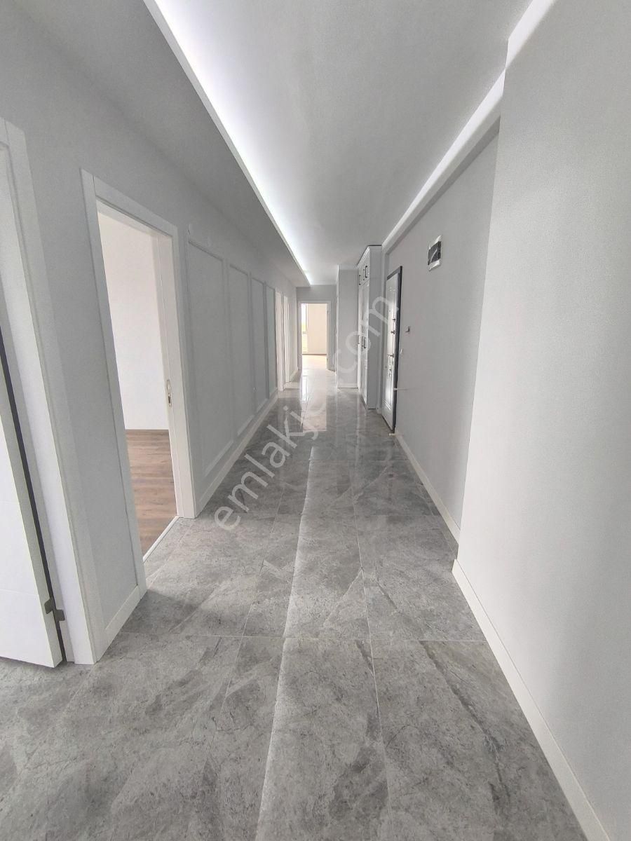 Ali Şeker'den Gökdelenler Bölgesinde Satılık Lüks 4+1 - Görsel 2