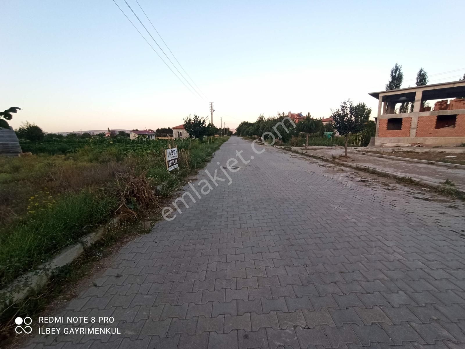 İlbey // Şuhut Merkez "istiklal" Mah.de Satılık 732 M² Arsa - Görsel 9