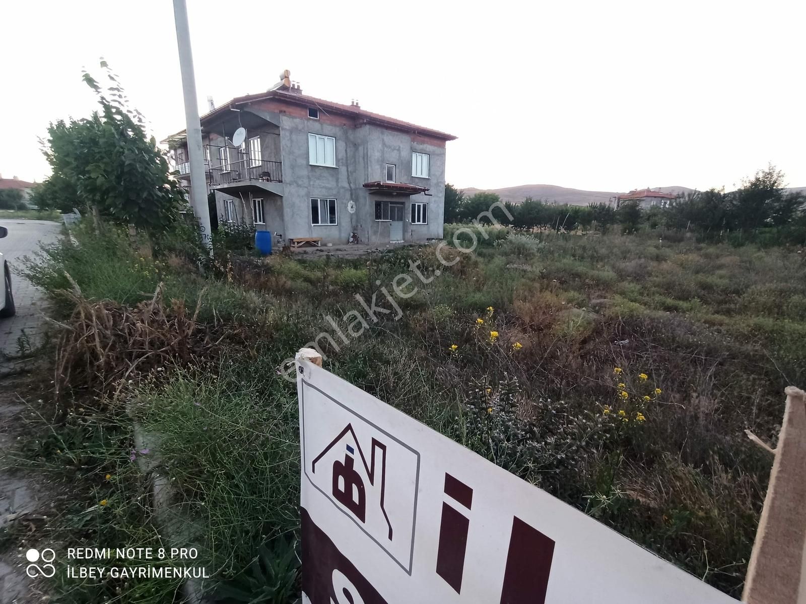 İlbey // Şuhut Merkez "istiklal" Mah.de Satılık 732 M² Arsa - Görsel 3