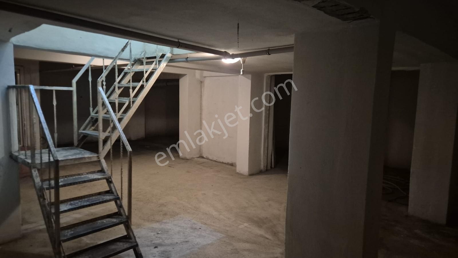 Mithatpaşa Caddesi Kanaat Sokakta Kiralık 90 M2 Depolu Dükkan - Görsel 9