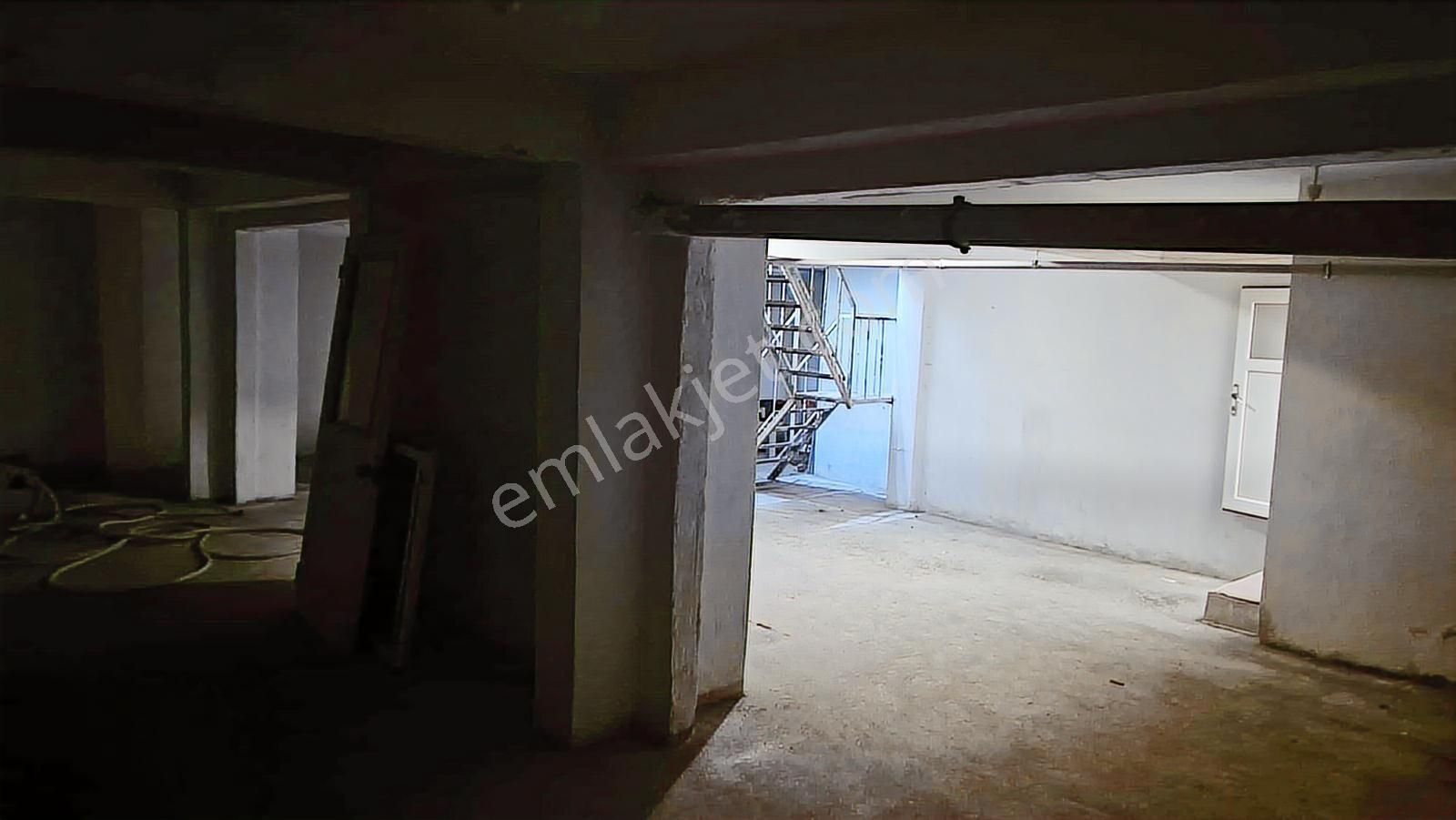 Mithatpaşa Caddesi Kanaat Sokakta Kiralık 90 M2 Depolu Dükkan - Görsel 11