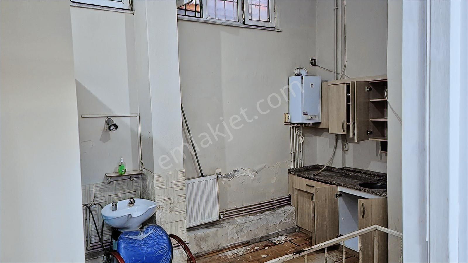 Mithatpaşa Caddesi Kanaat Sokakta Kiralık 90 M2 Depolu Dükkan - Görsel 2