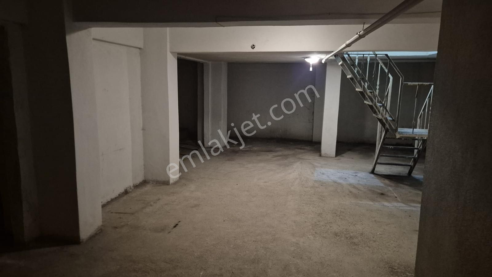 Mithatpaşa Caddesi Kanaat Sokakta Kiralık 90 M2 Depolu Dükkan - Görsel 8