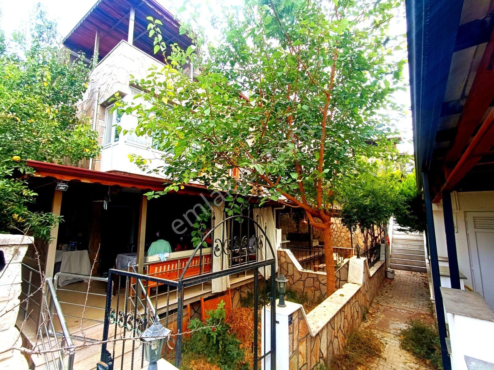 Kuşadası Davutlar Merkezine Yakın 3+1 Bahçeli Verandalı Villa - Görsel 21