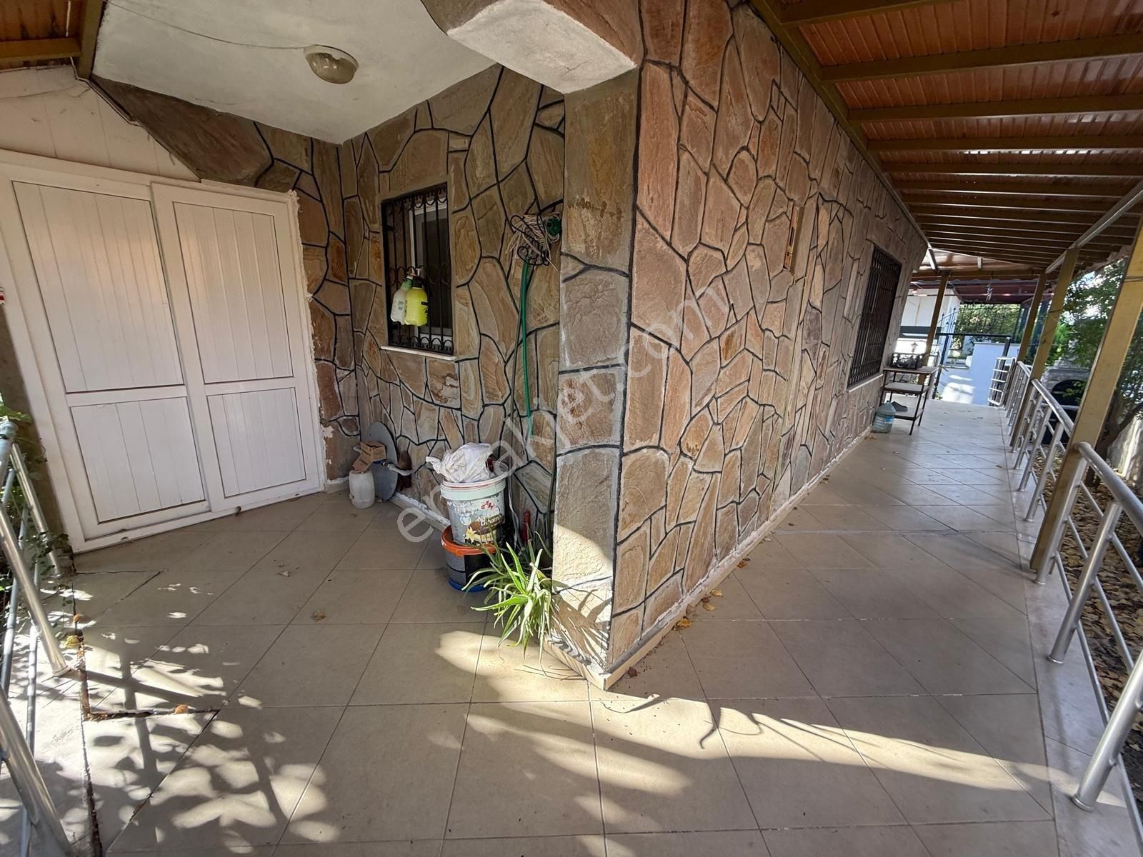 Kuşadası Davutlar Merkezine Yakın 3+1 Bahçeli Verandalı Villa - Görsel 17