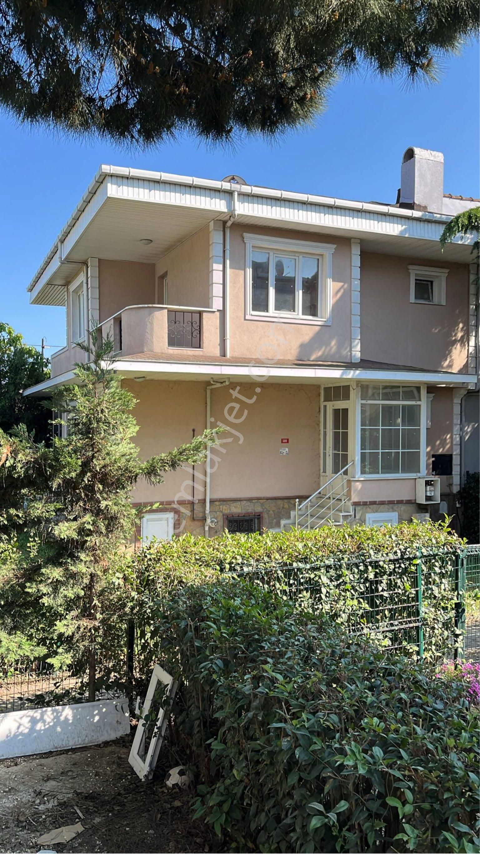 Satılık Tripleks Müstakil Villa – Güzelce / Hukukçular Sitesi