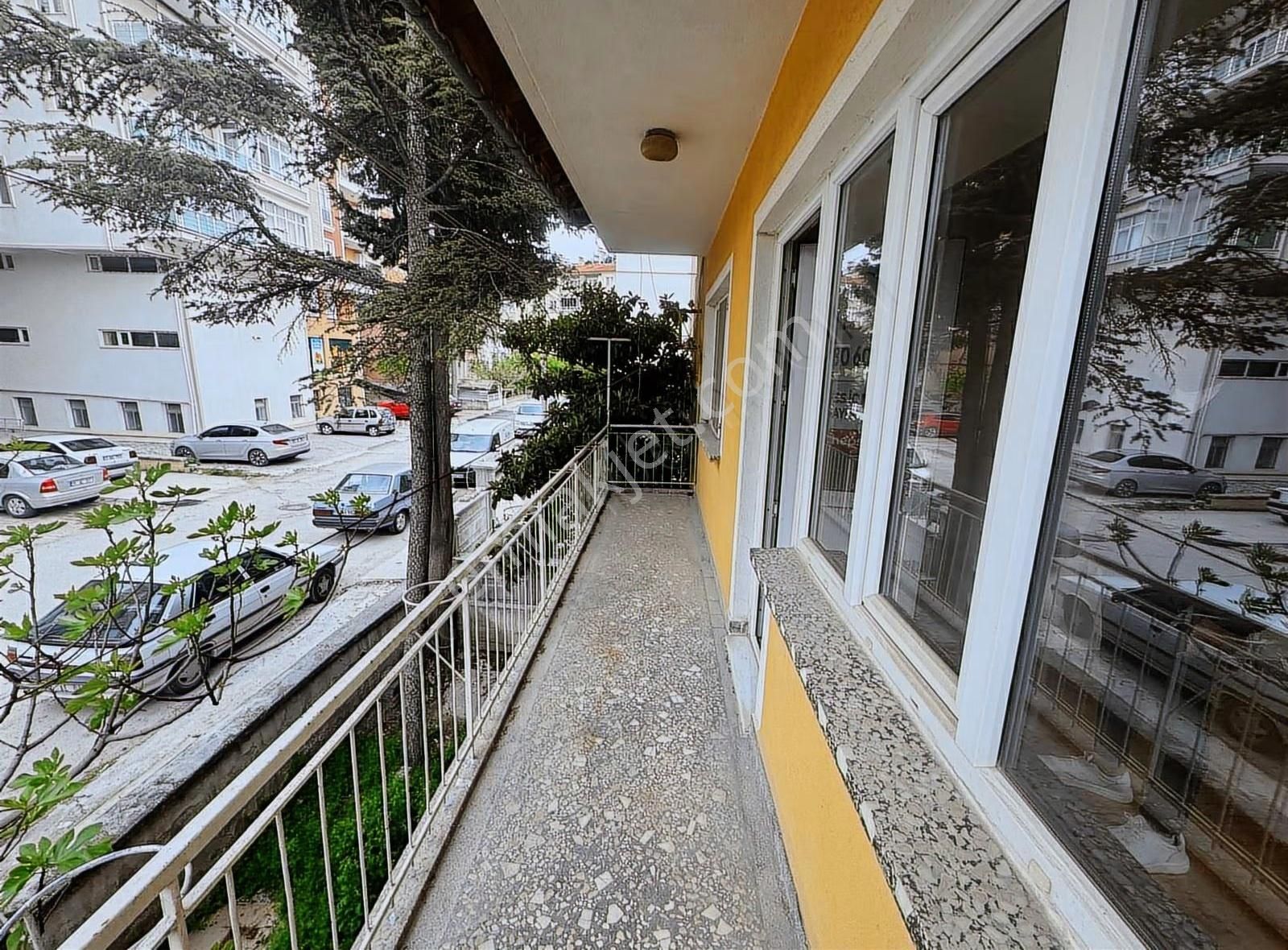 Şirin Evlerde İki Katlı Satılık Ev - Görsel 2