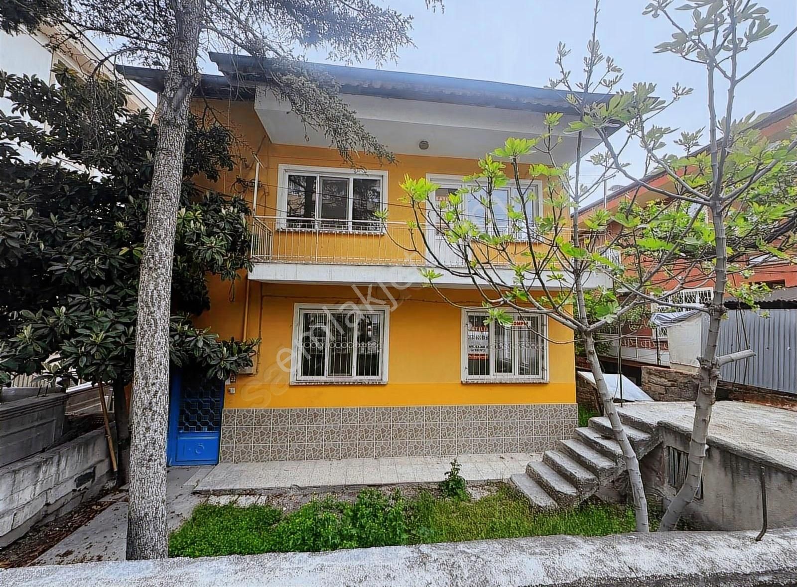 Şirin Evlerde İki Katlı Satılık Ev