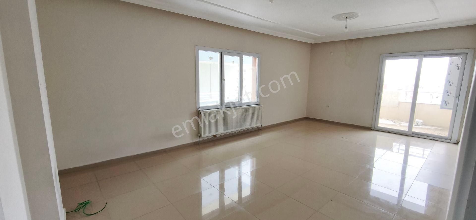 Kılıç Group Tan Satılık Gölcük Mah 4+1 Ara Kat Midyat Ana Yolu Üzerinde - Görsel 2