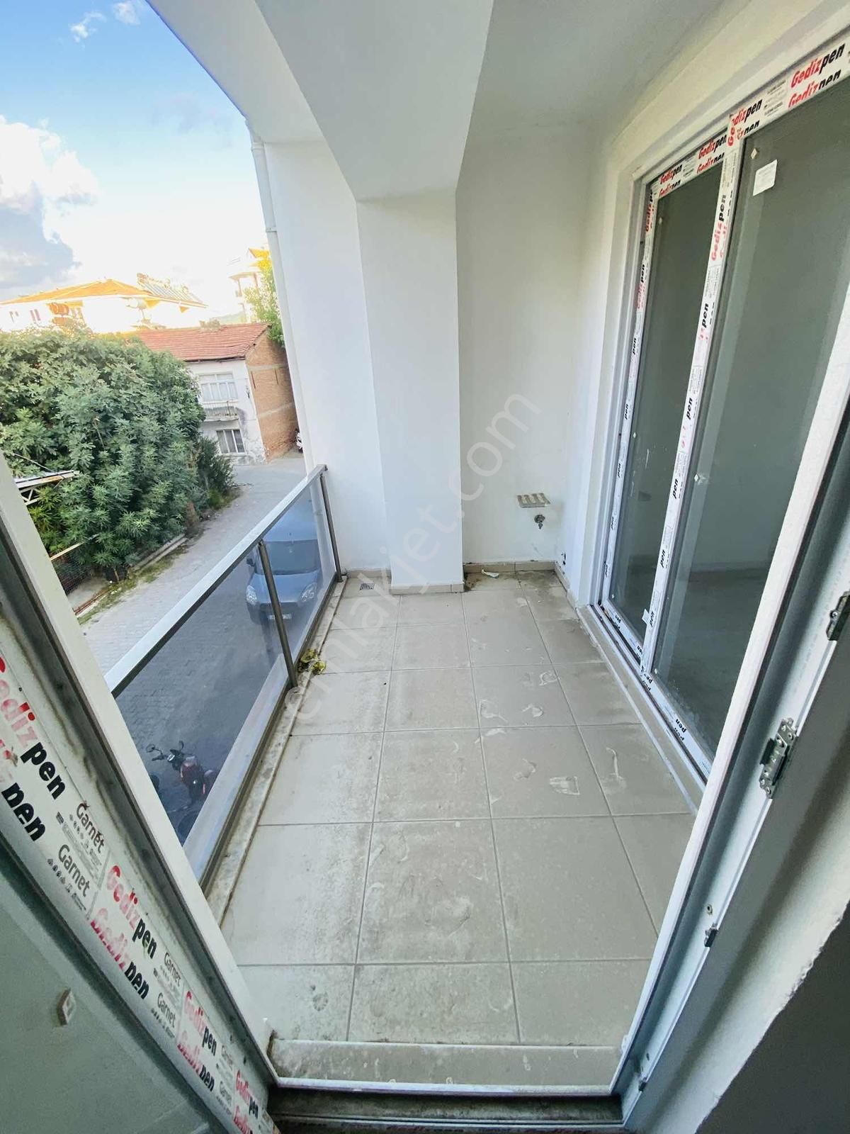 Dalaman Merkezde Satılık Full Kredili Geniş 47 M2 Net Ara Kat - Görsel 13