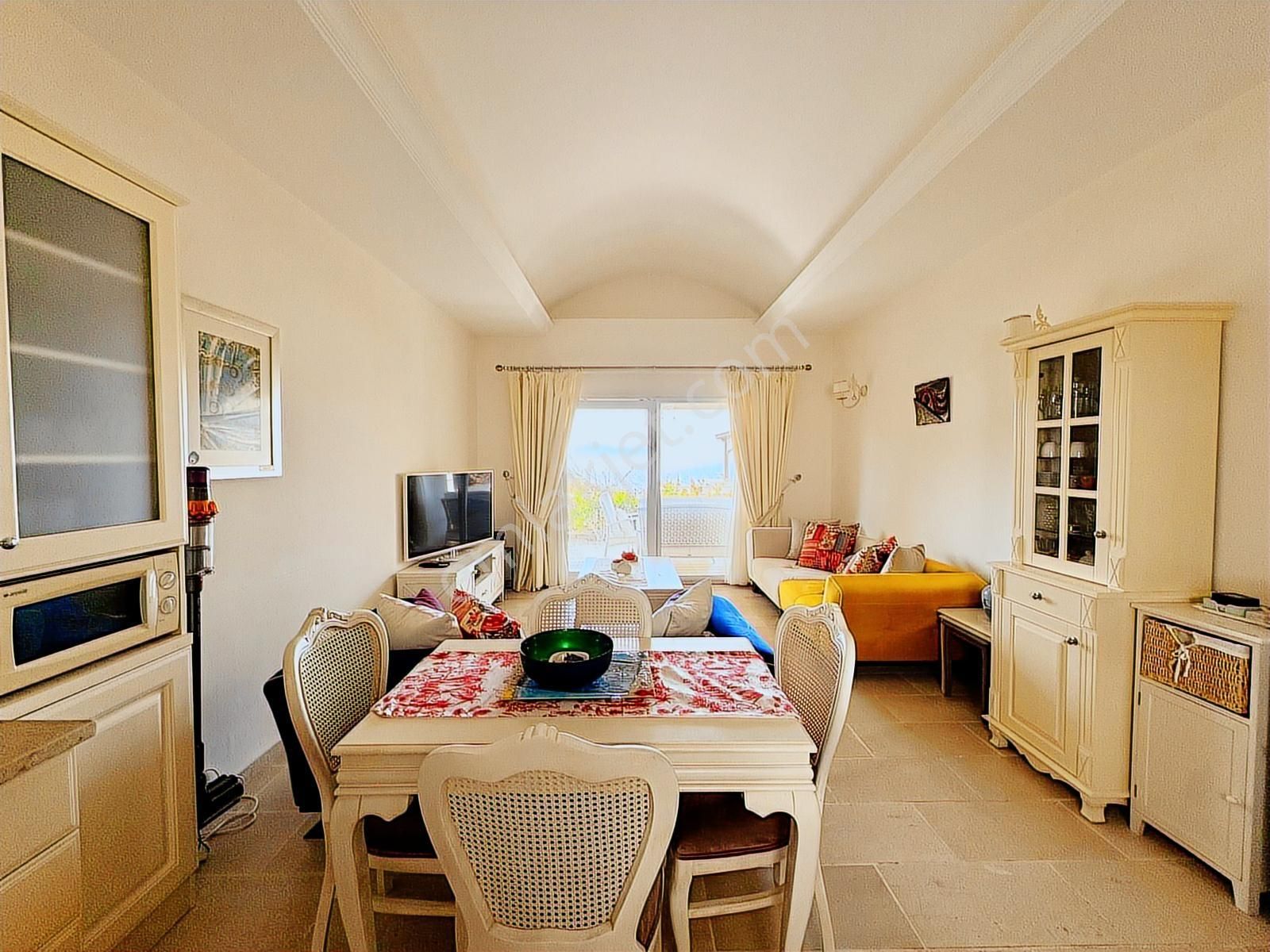 Gümüşlük'te Deniz Manzaralı Ve Bakımlı Villa - Görsel 12