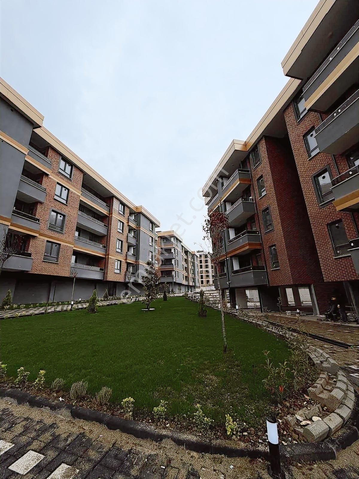 Ulucan'dan İnegöl Mobilyum Avm Civarı Lüks Havuzlu Site İçi 1+1 - Görsel 2