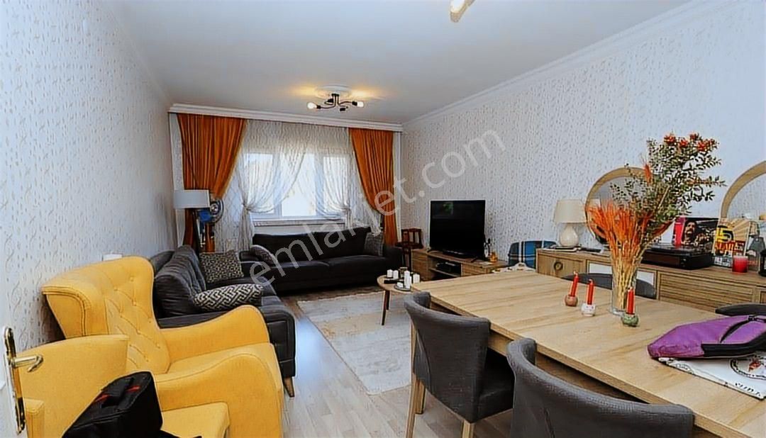 Akıncı Dan Oğuzlar Sitede Asansörlü Arakat İskanlı Okul Yanı 3+1