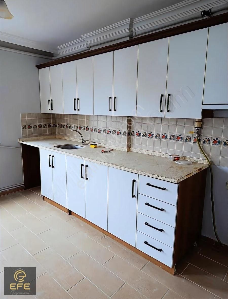 Efe Gayrimenkulden Kiralık 3+1 Merkezi Konumda Daire - Görsel 12