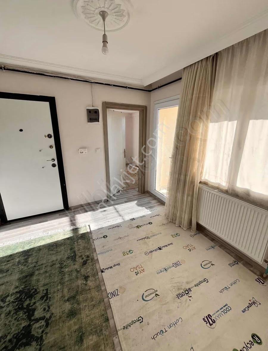 Banaz Merkezde 3 Adet 2+0 Apart Kiracılı Apart - Görsel 3