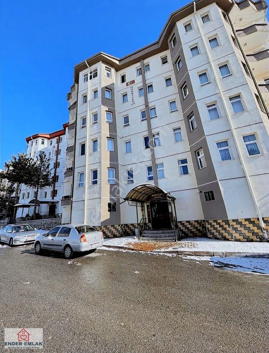 Ahıevran'da Ara Kat Kombili Satılık 2+1 Daire