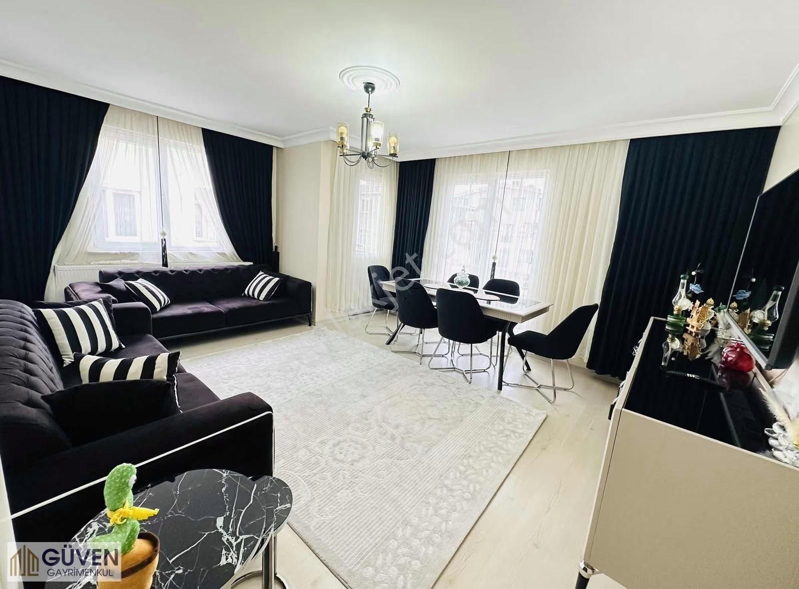 Marmarayın Yakını Bölünmüş İki Ailelik 220m2 Çatı Dublexi